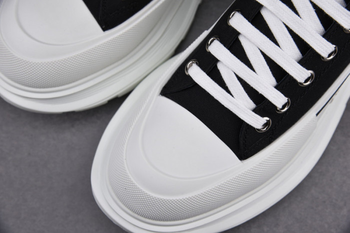 ale*d*r M*Q*en sneakers