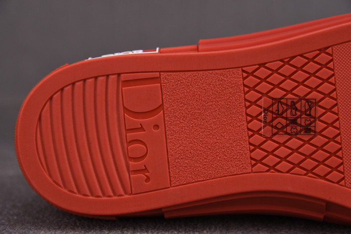 DR B23 OBLIQUE LOW TOP SNEAKER