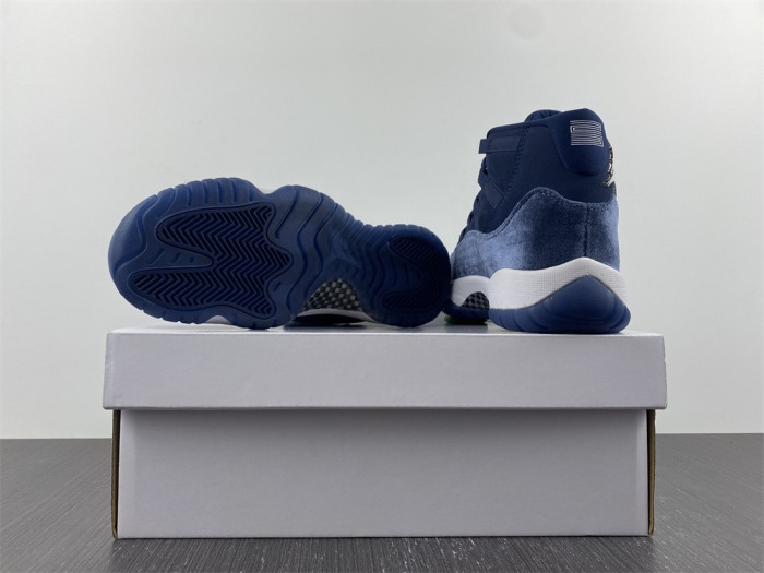 Air Jordan 11 WMNS “Midnight Navy” AR0715-441