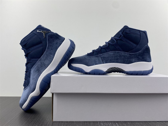 Air Jordan 11 WMNS “Midnight Navy” AR0715-441