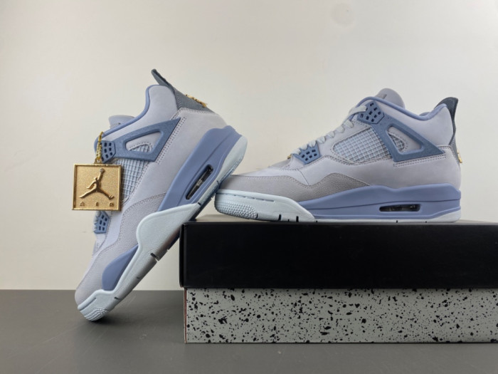 Air Jordan 4 UNC Tar Heels PE HV9204-407