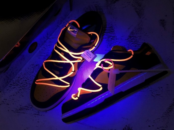 Nike Dunk Low OW Michigan - CT0856-700