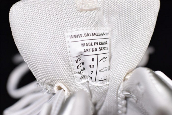 BL Track Runners white lighted 542023 W1GB9 6509