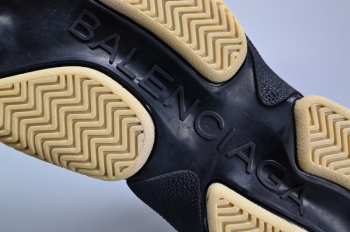 BL 17FW TRIPLE S 656686-W06G0-1001