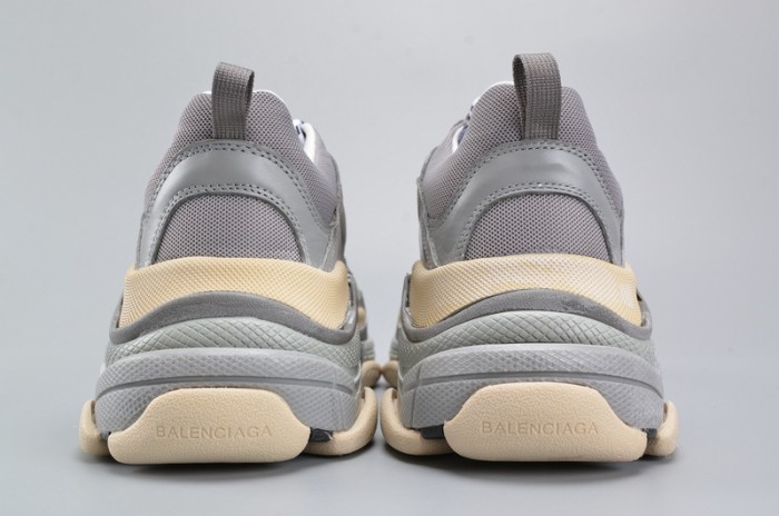 BL 17FW TRIPLE S WASHED SHOW SNEA GREY MENS AED2900
