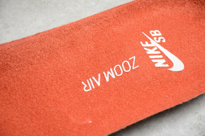 Nike SB Dunk Low Pro Hennessy BQ6817-100