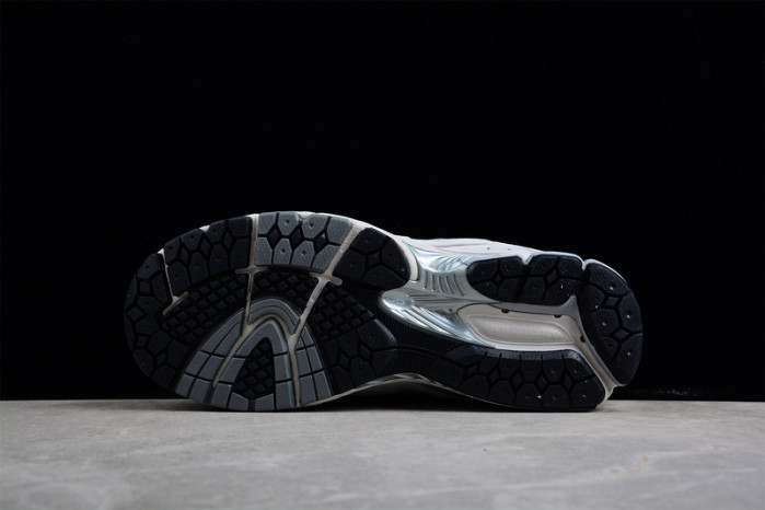 New Balance 2002 M2002RO