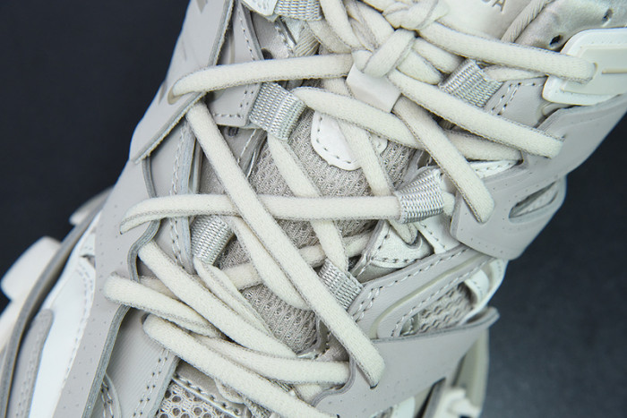 BC TRACK 542023 W3FE4 9697