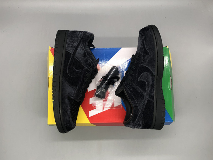 Dover Street Market x Nike Dunk Low Triple Black DH2686-002