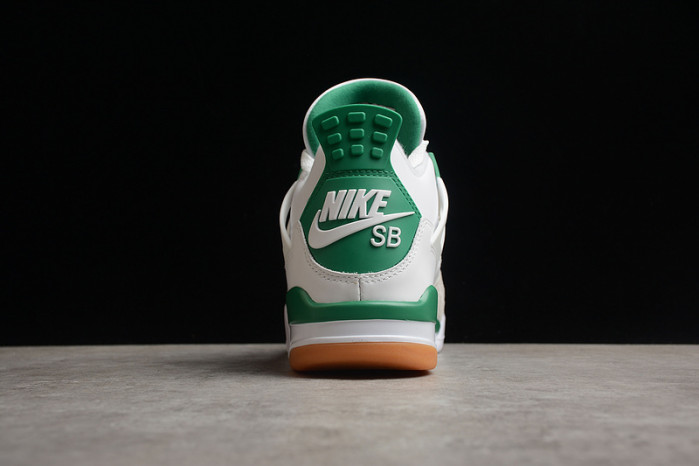 NIKE SB X AIR JORDAN 4 RETRO SP 