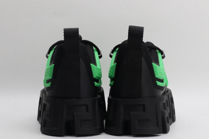 VERSA CHAIN REACTION SNEAKERS