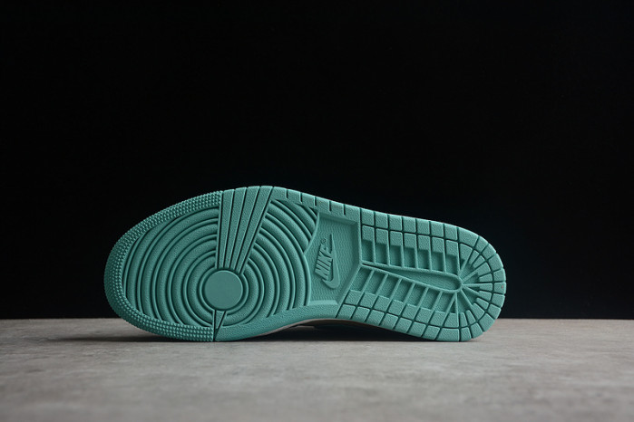 WMNS AIR JORDAN 1 LOW 