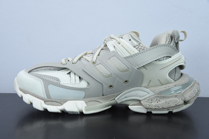 BC TRACK 542023 W3FE4 9697