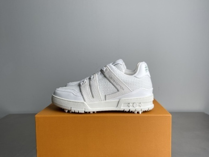 l0*is V*t0n lv trainer lvt-229