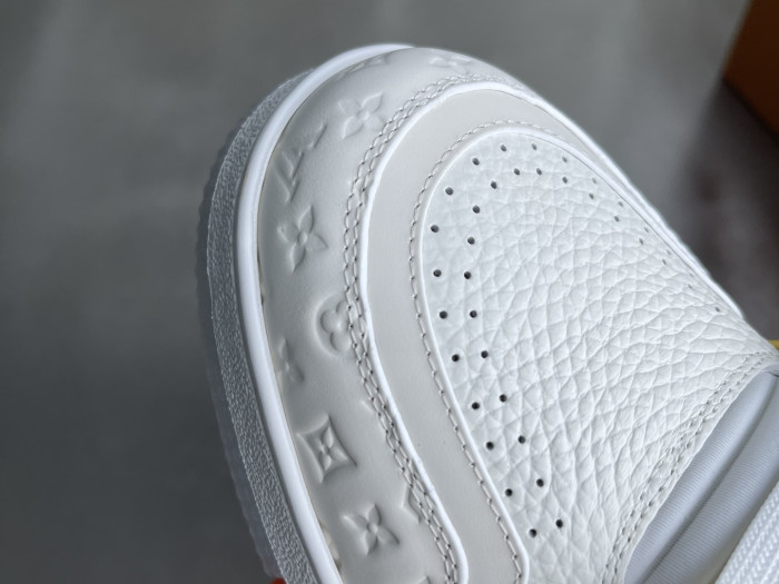 l0*is V*t0n lv trainer lvt-221