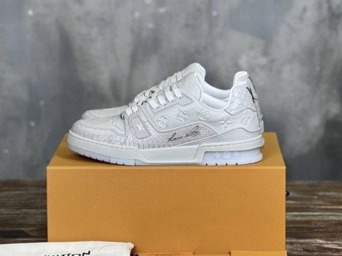 l0*is V*t0n lv trainer lvt-215